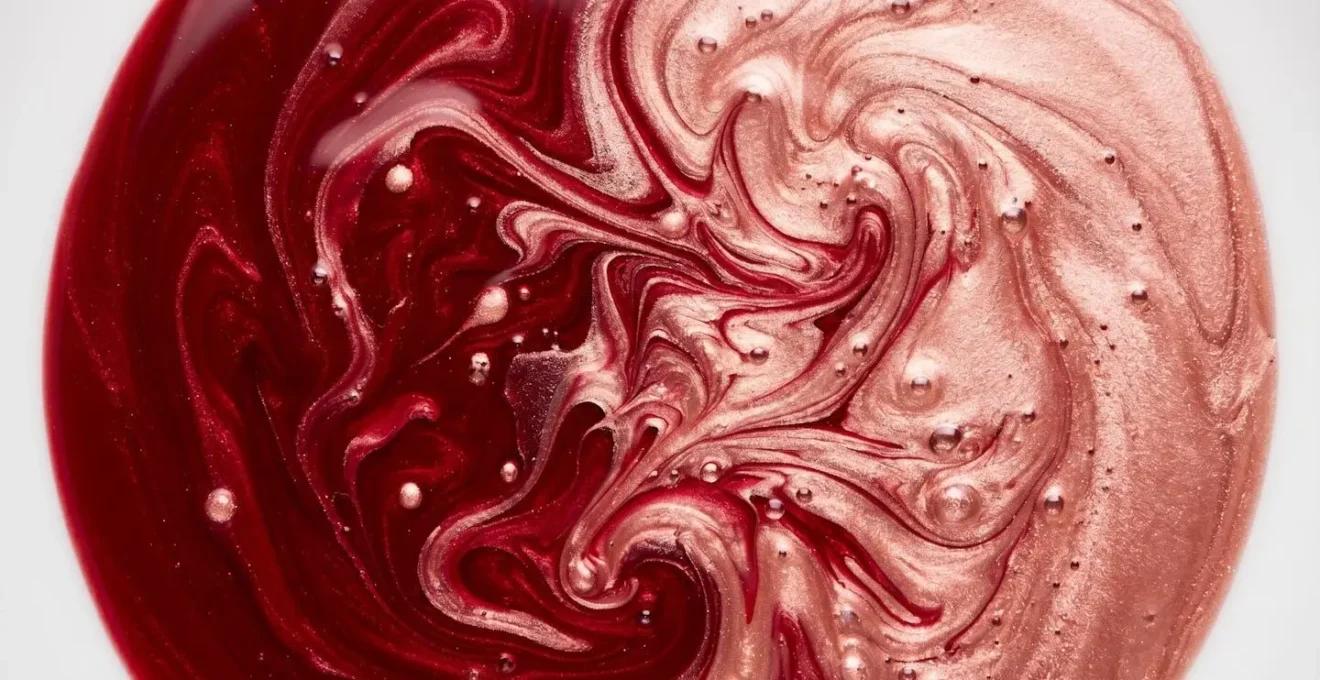 Représentation abstraite du cycle Mars-Vénus avec des spirales d'énergie rouge et rose qui fusionnent.